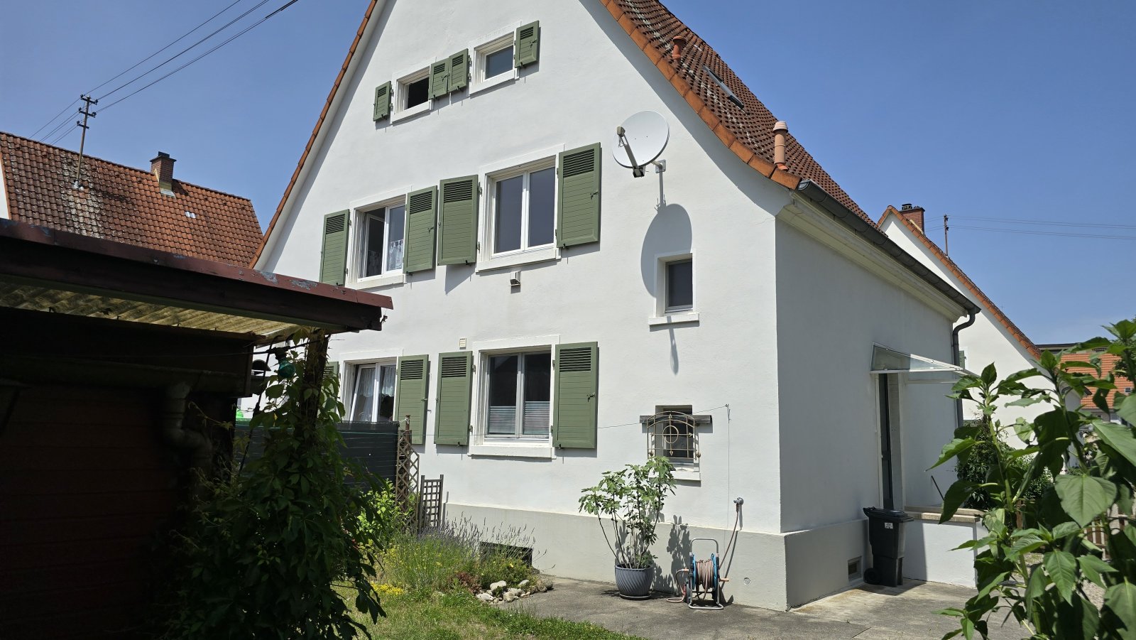 Haushälfte mit Garage, Freisitz & kleinem Gärtchen Haushälfte mit Garage, Freisitz & kleinem Gärtchen