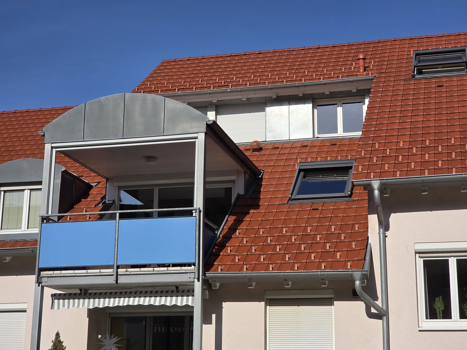 3 Zi.-ETW im DG/Dachspitz mit EBK, Balkon & TG 3 Zi.-ETW im DG/Dachspitz mit EBK, Balkon & TG