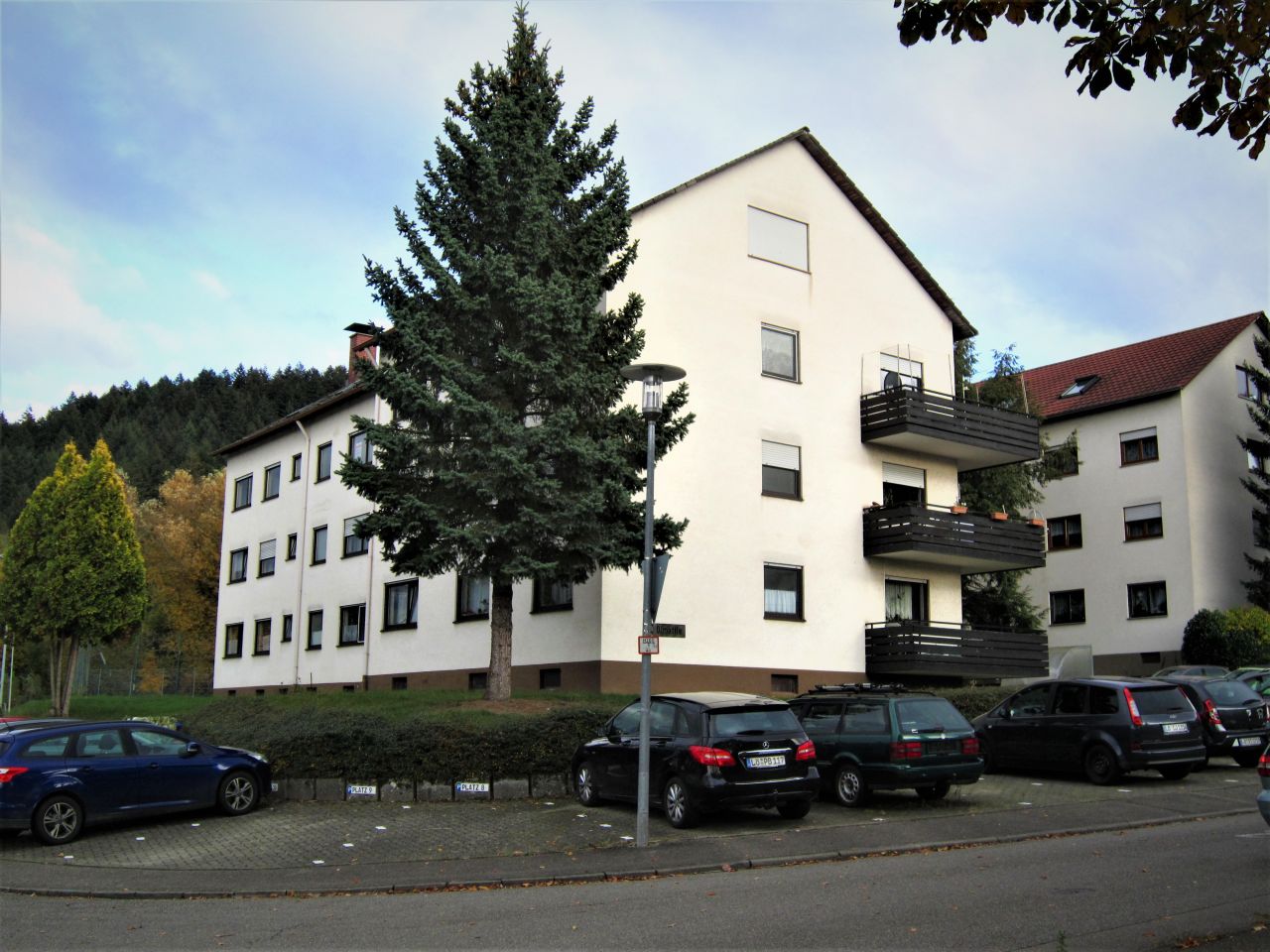Renovierte 3 Zi.-Whg. mit EBK, Balkon & KFZ-PL. Renovierte 3 Zi.-Whg. mit EBK, Balkon & KFZ-PL.