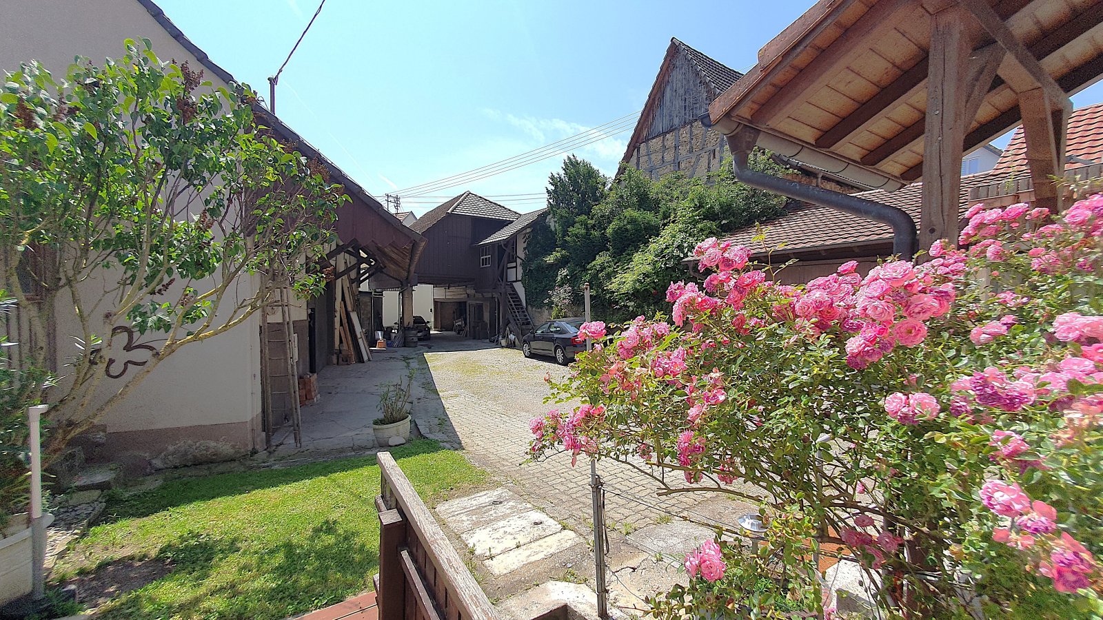 1-2 FH mit 2 Ökonomiegebäuden, 2 Gar. & 2 Gärten 1-2 FH mit 2 Ökonomiegebäuden, 2 Gar. & 2 Gärten