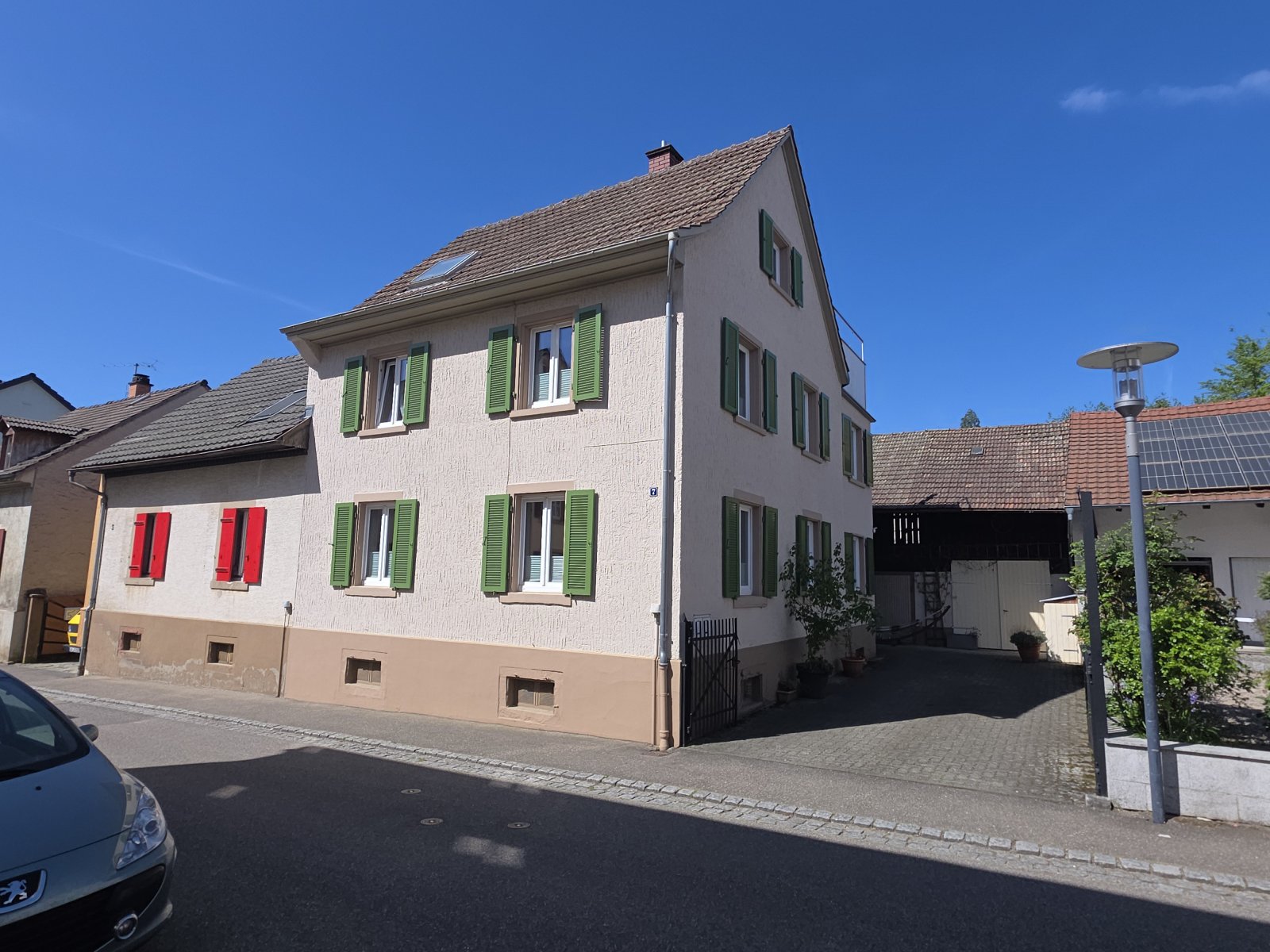 Haushälfte mit EBK, 3 Bäder, Scheune, Garage... Haushälfte mit EBK, 3 Bäder, Scheune, Garage...