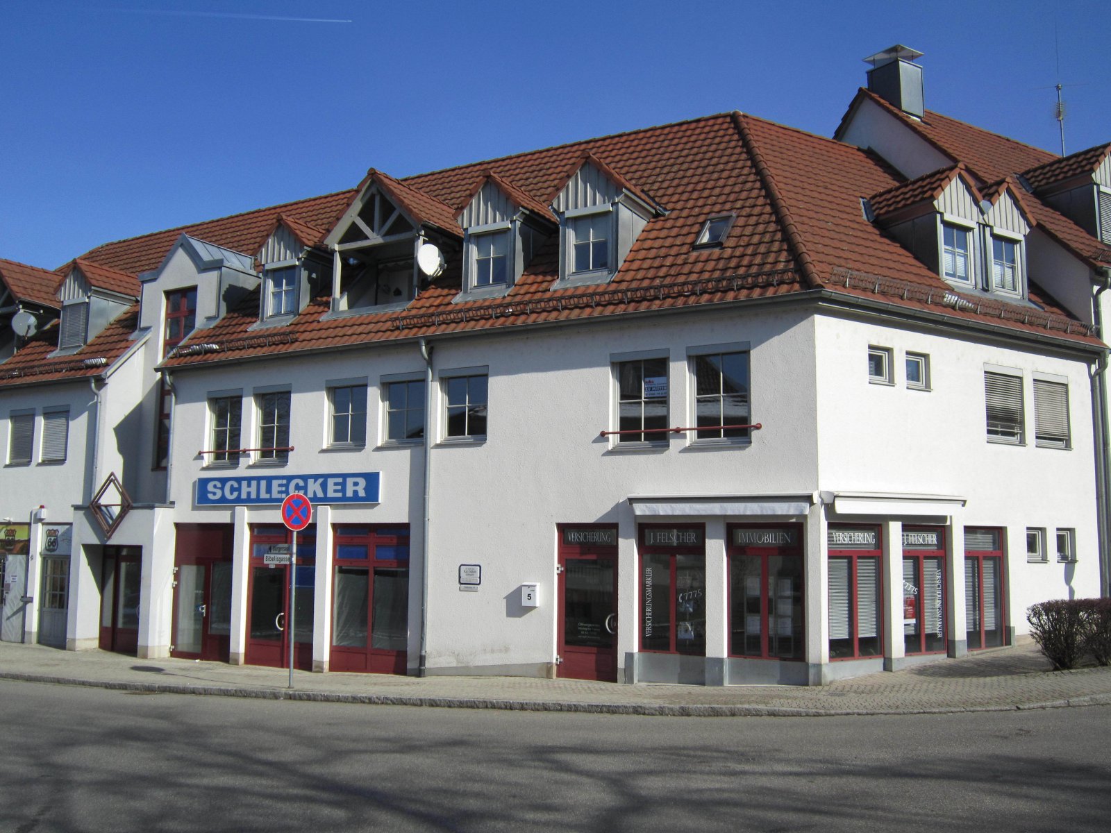 Großzügige, renovierte 5 Zi.-Mietwhg. mit Garage Großzügige, renovierte 5 Zi.-Mietwhg. mit Garage